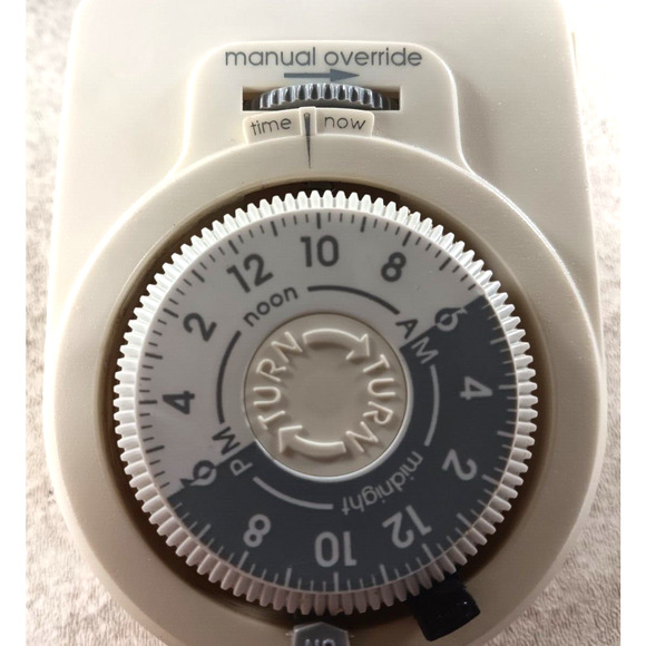 Toastmaster Timer 1875 Watts with Manual Override - Picture 4 of 4